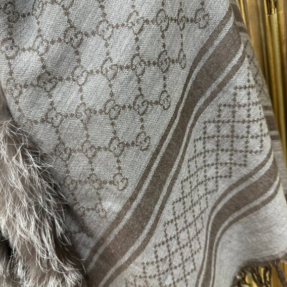 Gucci GG Grey and Brown Pattern Wool and Silk Scarf Shawl Wrap with Fox Fur Trim - Picture 7 of 10